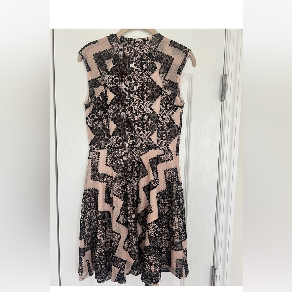 LOVE FIRE Lace BLACK/BLUSH Dress M - Picture 4 of 7